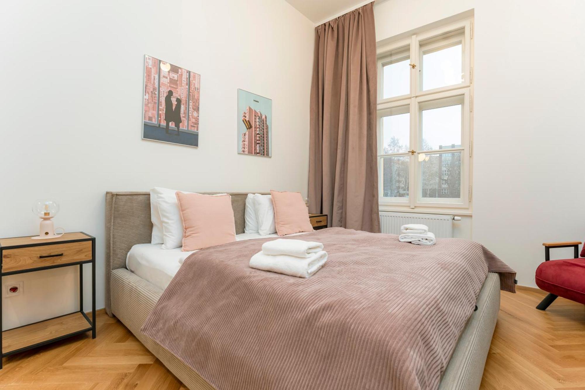 Visit Oomph Praga