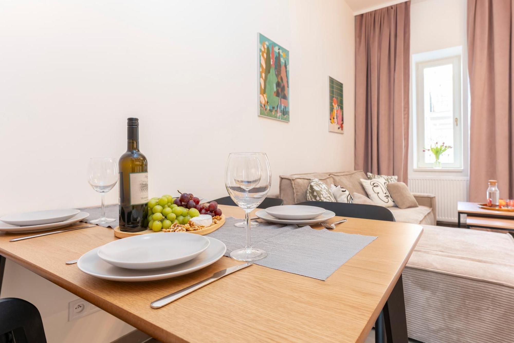 Visit Oomph * Prague