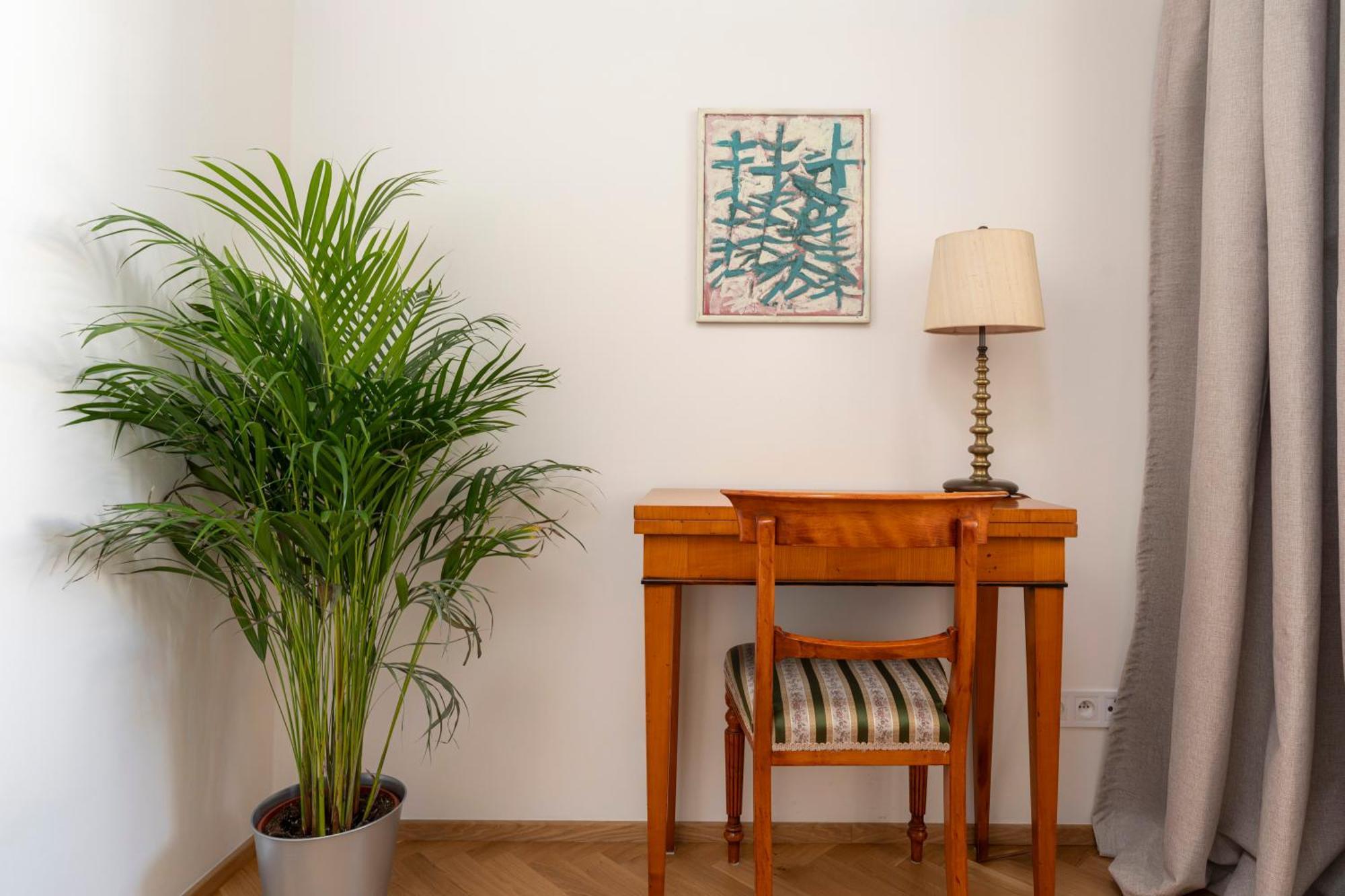 Apartment Visit Oomph