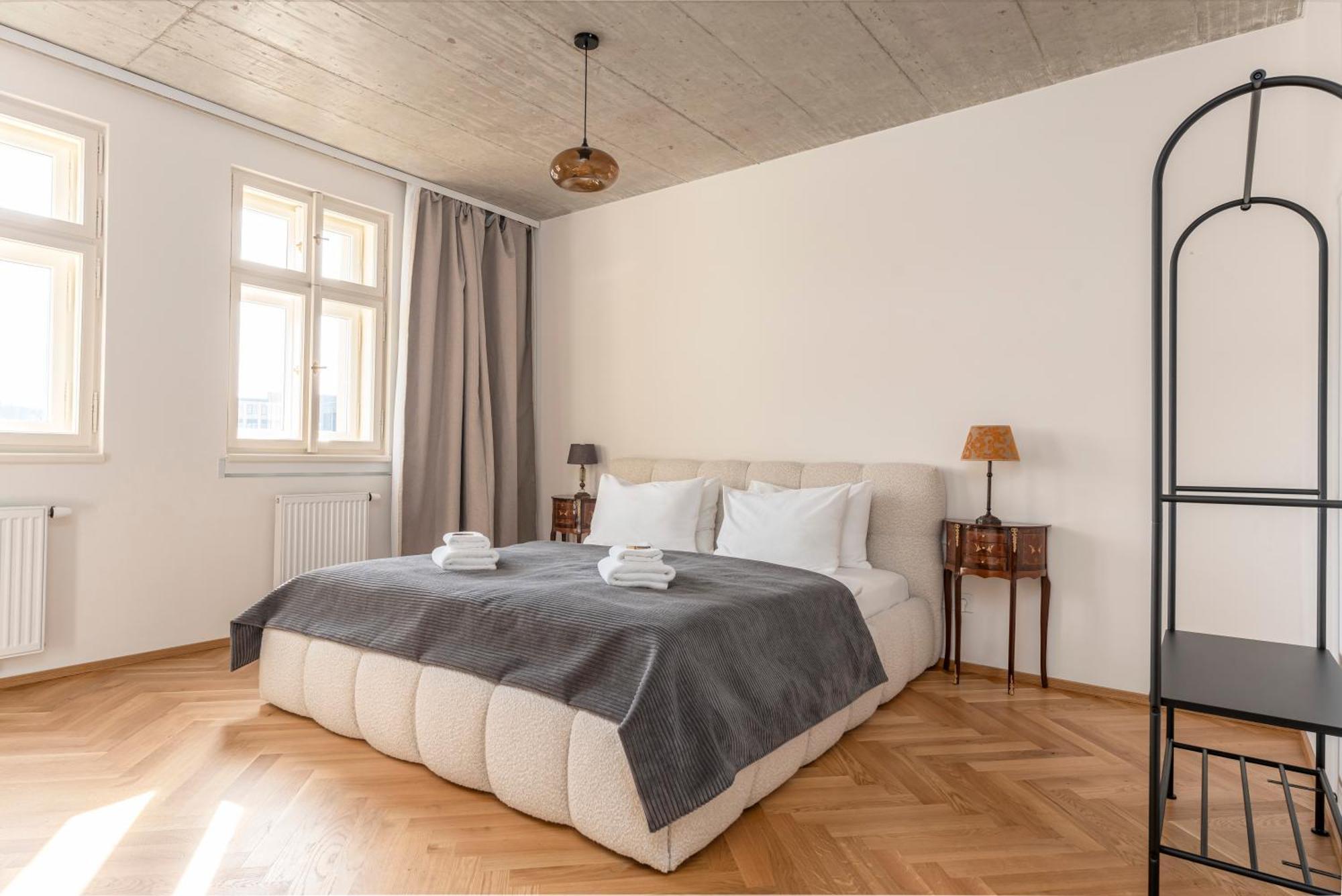 Visit Oomph * Prague